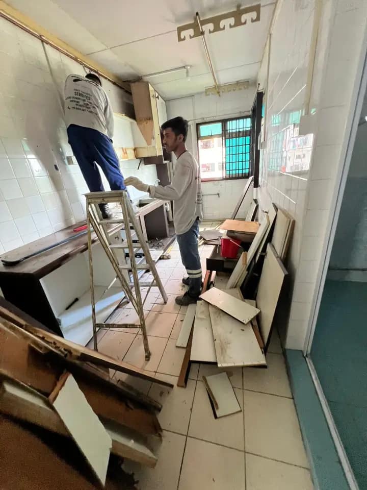 Kitchen cabinet dismantling before bulky waste disposal